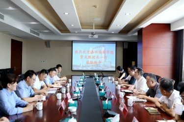 嘉興南湖學(xué)院黨委副書記、校長賈文勝一行蒞臨景興紙業(yè)調(diào)研交流