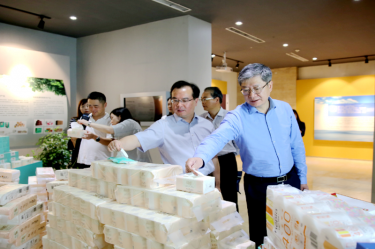2019年 5月22日，時(shí)任浙江省社會(huì)組織綜合黨委專職副書記、省民政廳社會(huì)組織管理局局長蔡國華蒞臨景興紙業(yè)調(diào)研企業(yè)發(fā)展情況和黨建工作